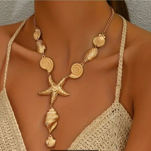 ❤ Starfish and Shell Necklace - Picture 1 of 9